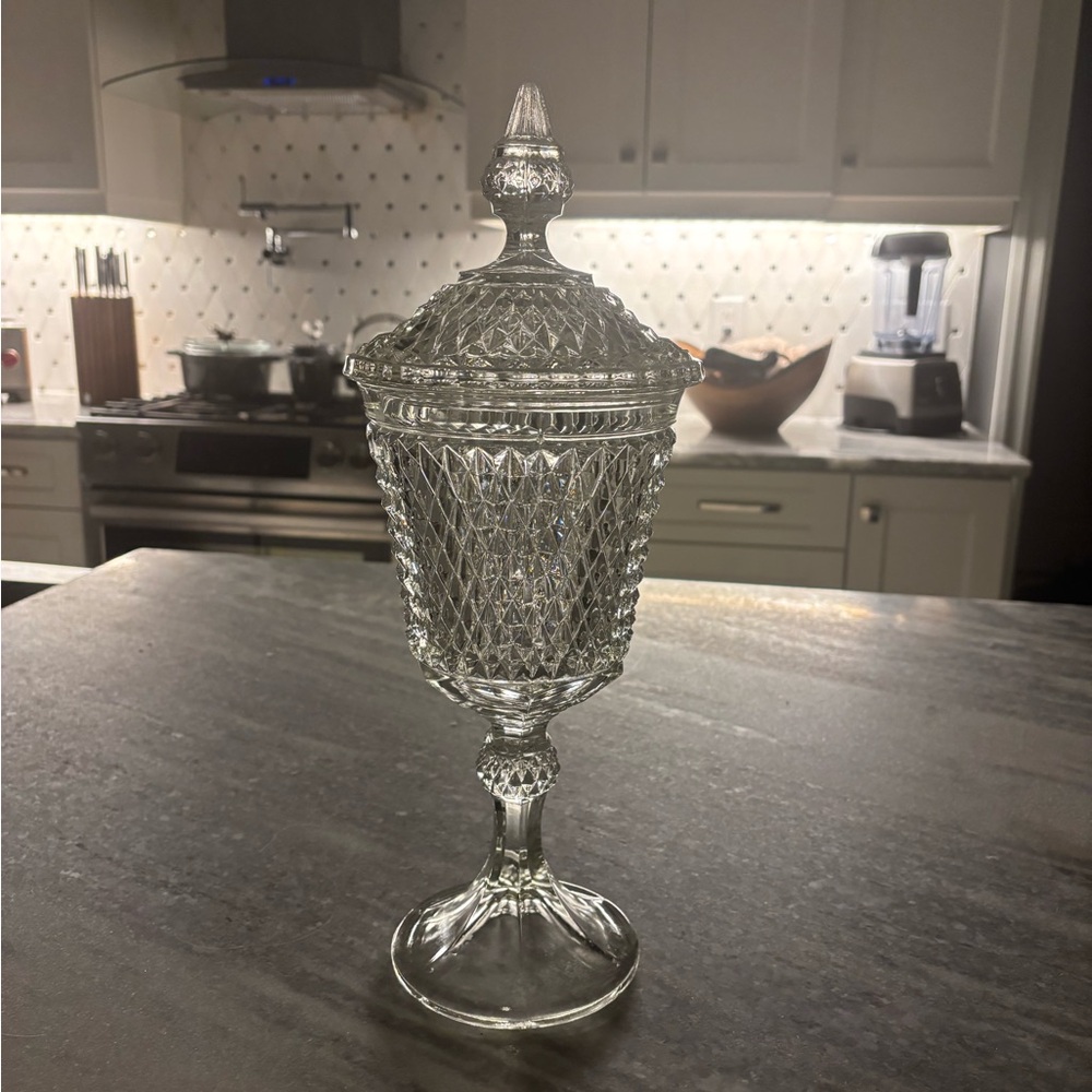 Indiana Glass Clear Crystal Lidded Compote
Diamond print clear  vintage